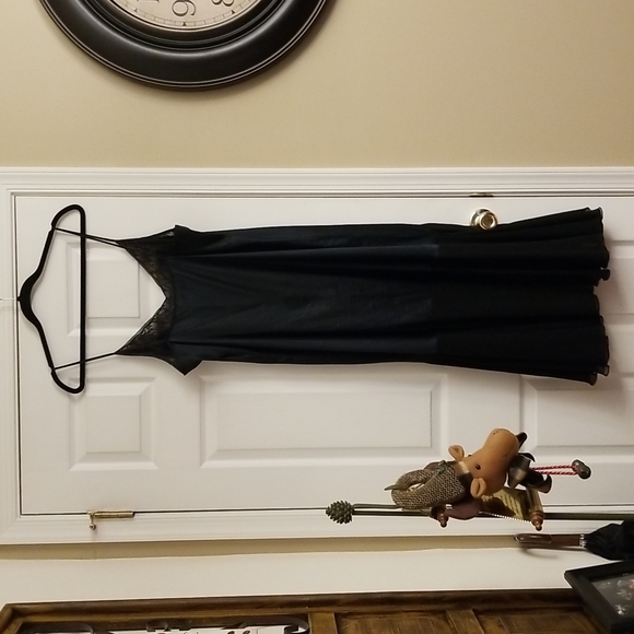 Vintage black nightgown - Picture 8 of 13